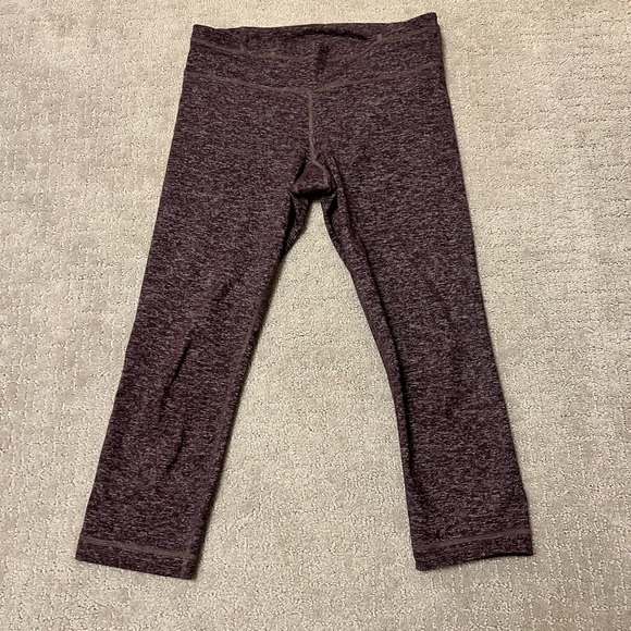 Under Armour womens purple capri tights size small - Picture 1 of 3